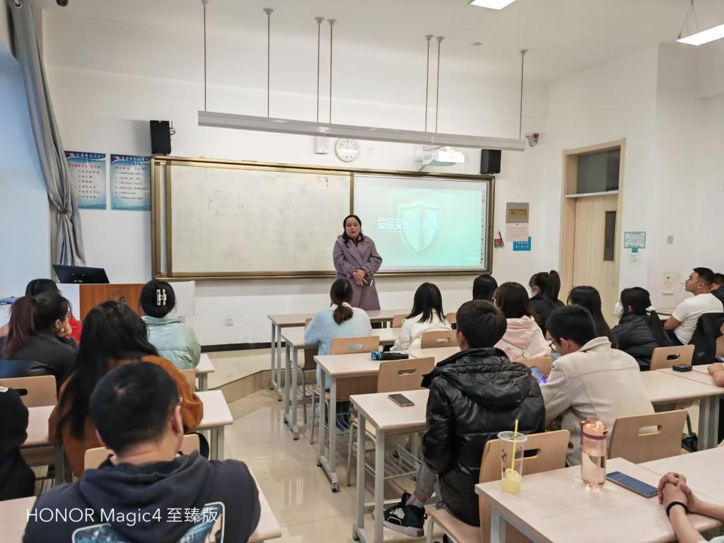 https://jsj.qhnu.edu.cn/__local/2/24/4A/972A3A2A382AC326D37659CC398_D98CB2B3_15930.jpg